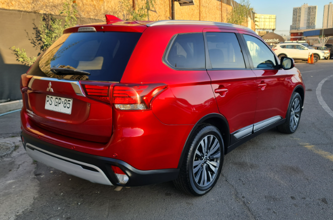 Mitsubishi New Outlander — foto 4 de 7