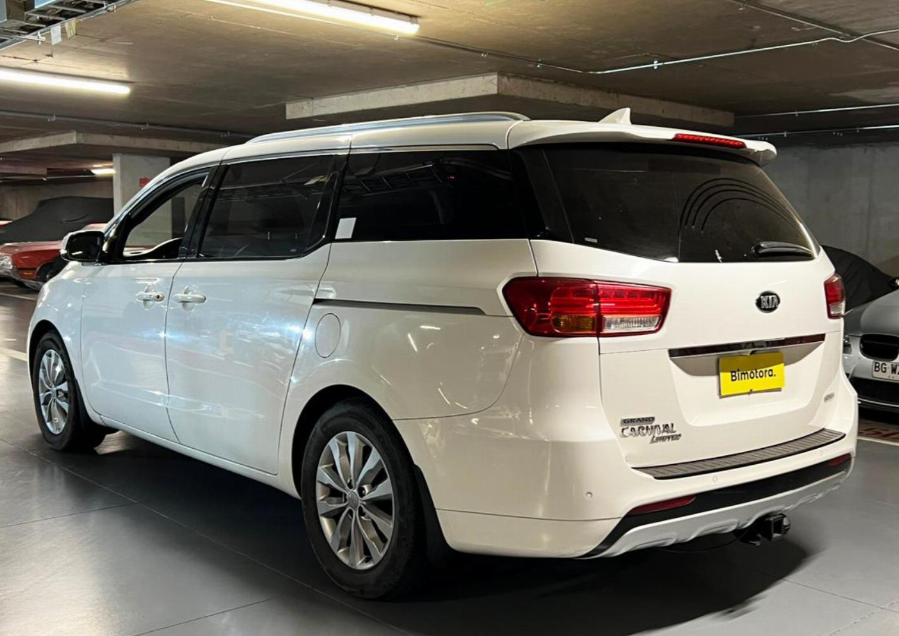 KIA Grand Carnival — foto 4 de 18