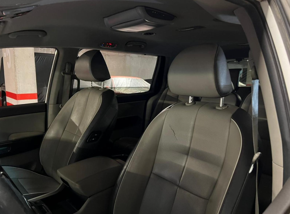 KIA Grand Carnival — foto 15 de 18