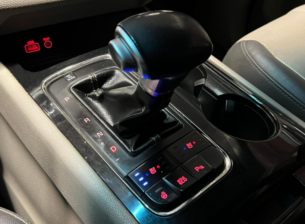 KIA Grand Carnival — foto 14 de 18