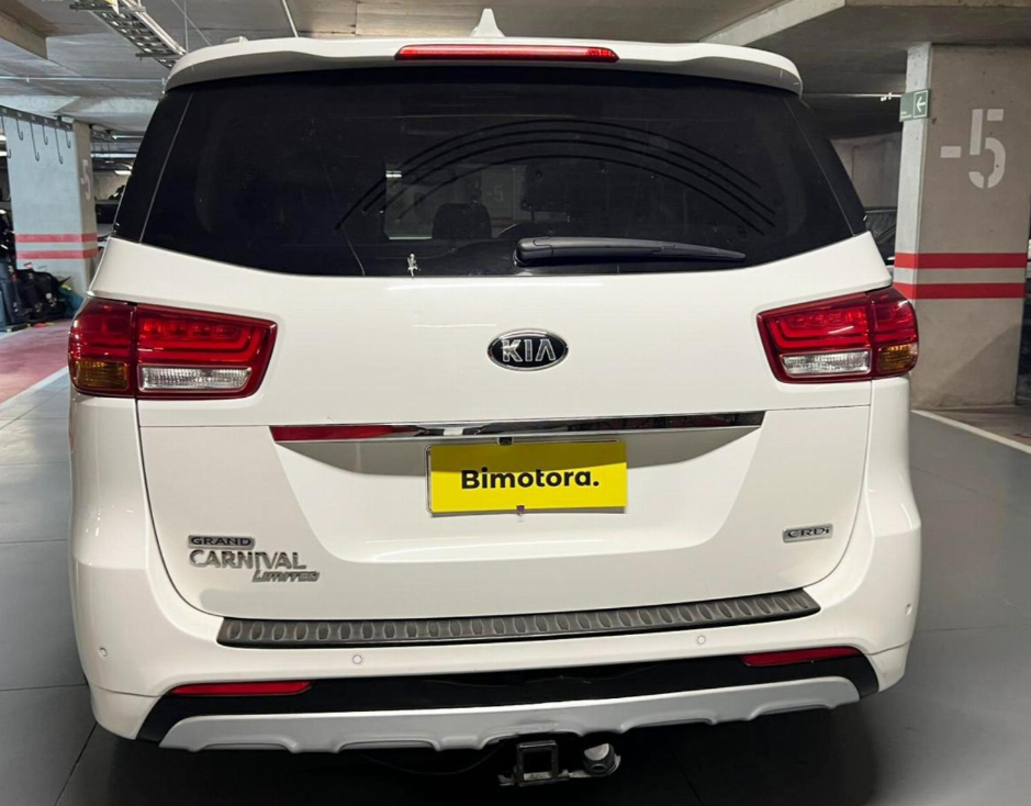 KIA Grand Carnival — foto 5 de 18