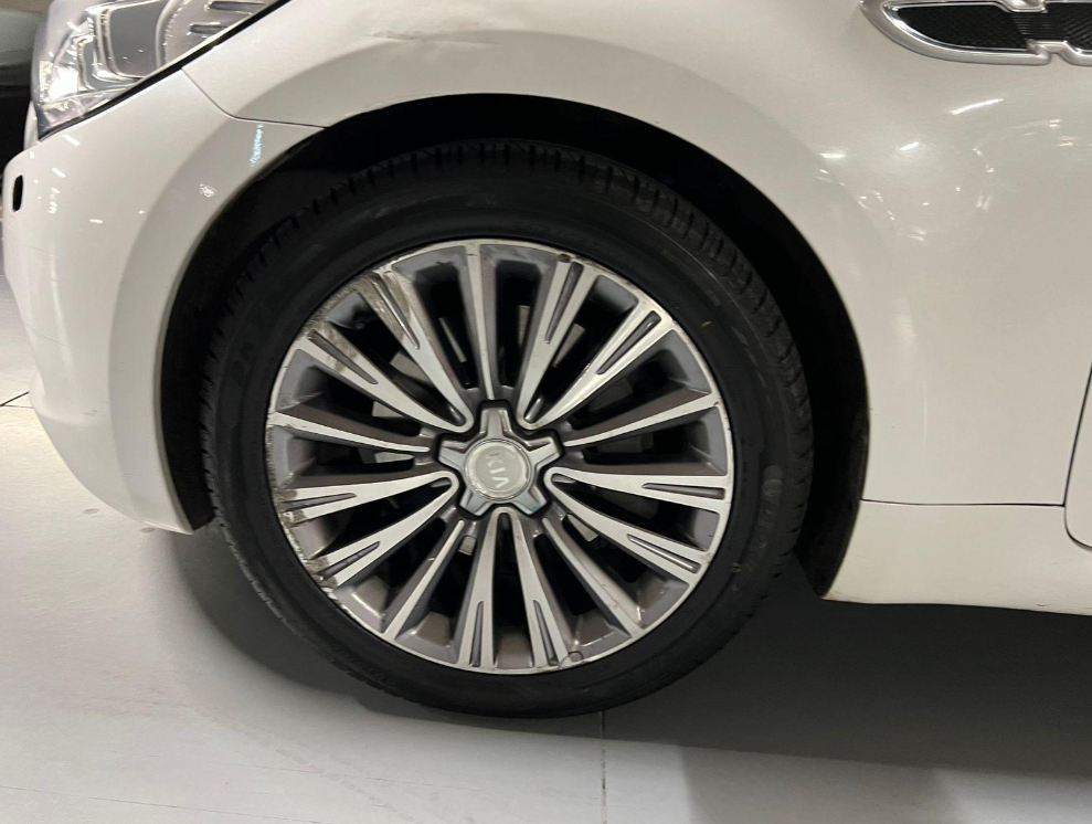 KIA Quoris — foto 7 de 20