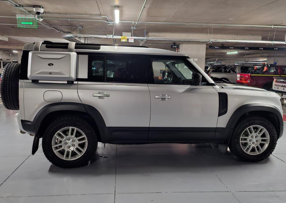 Land Rover Defender — foto 8 de 10