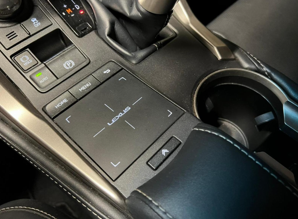 Lexus Nx300 — foto 15 de 19