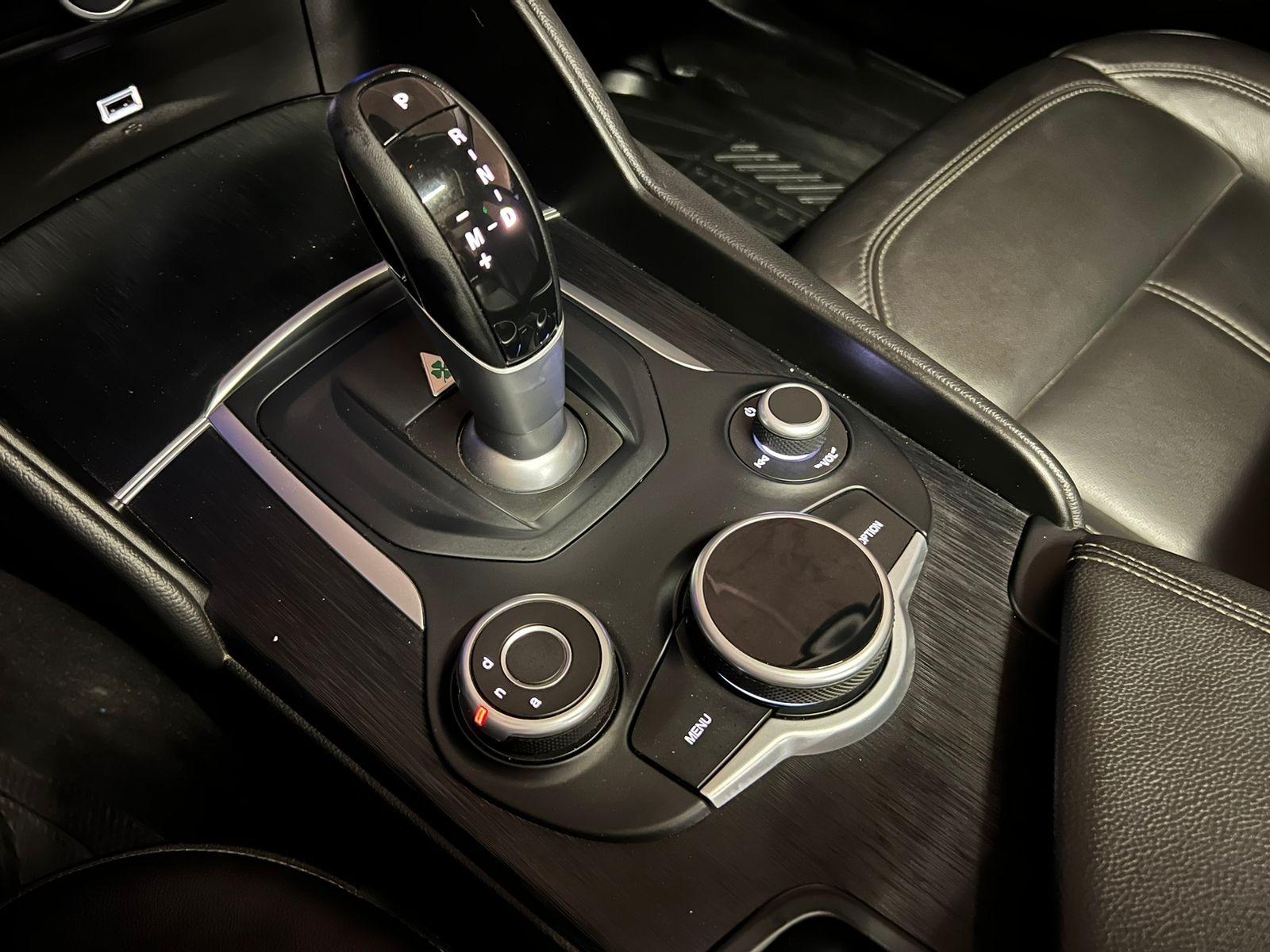 Alfa Romeo Giulia — foto 9 de 18