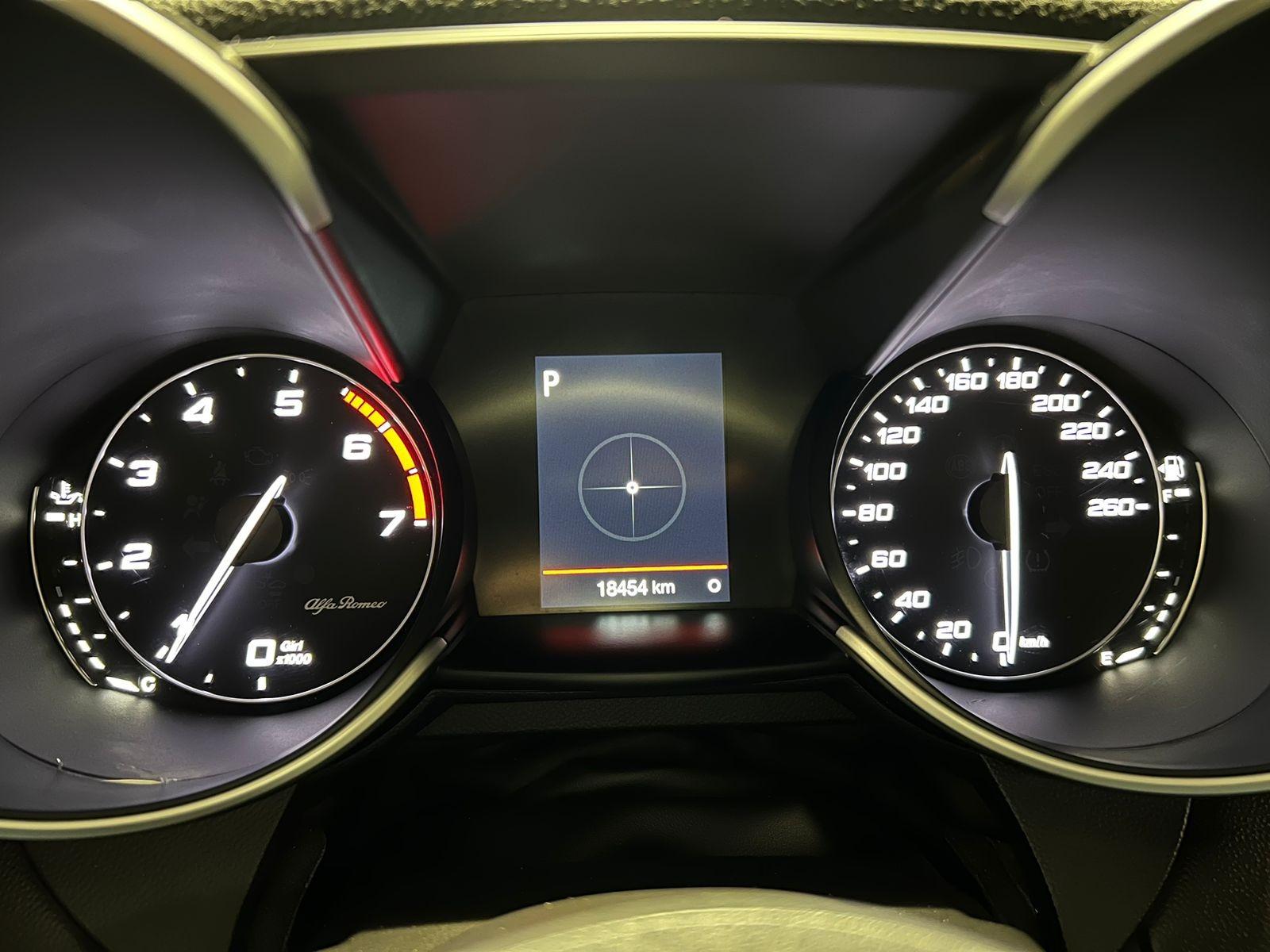 Alfa Romeo Giulia — foto 14 de 18