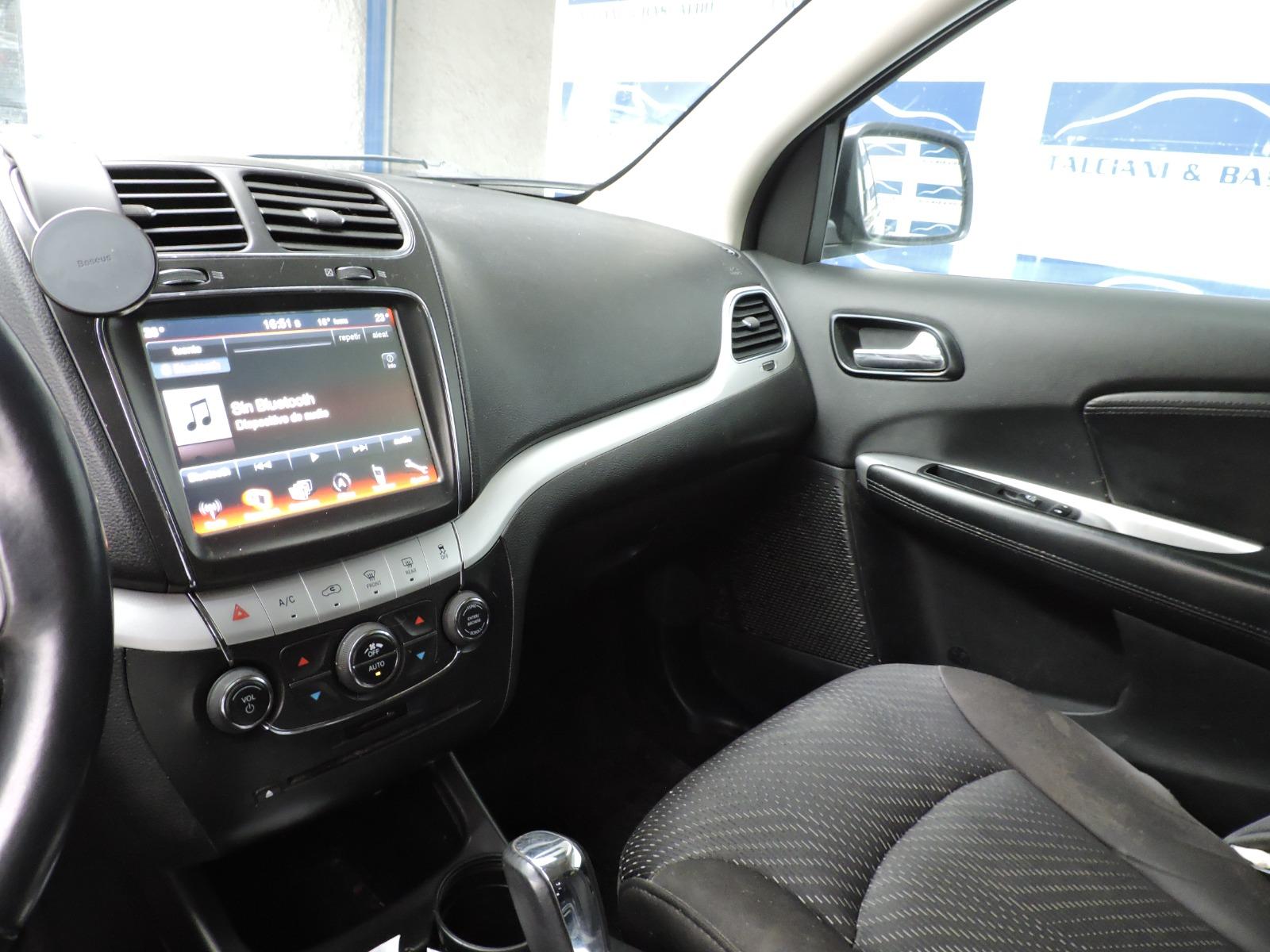 Dodge Journey — foto 12 de 20