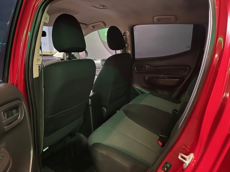 Mitsubishi L200 — foto 8 de 10