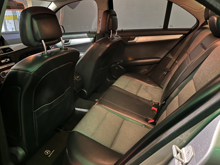 Mercedes-Benz C220 — foto 9 de 10