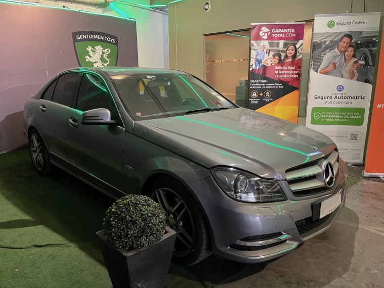 Mercedes-Benz C220 — foto 2 de 10