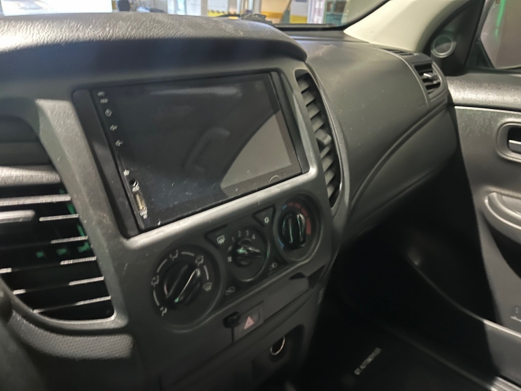 Mitsubishi L200 — foto 6 de 11