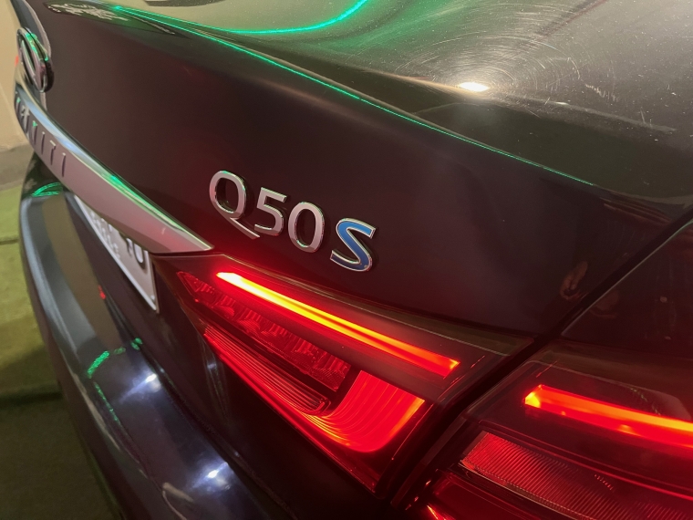 Infiniti Q50 — foto 15 de 19