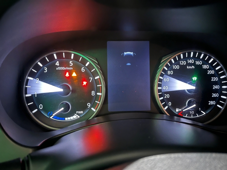 Infiniti Q50 — foto 9 de 19