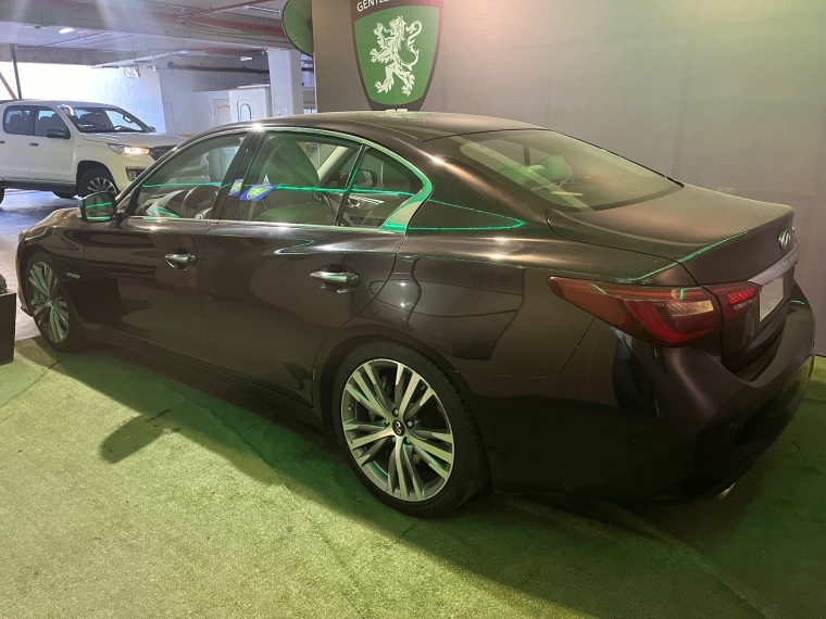 Infiniti Q50 — foto 18 de 19