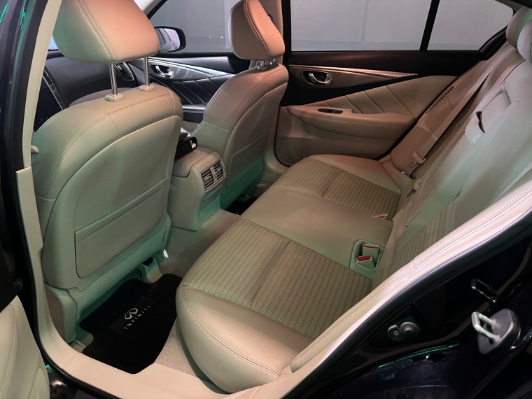 Infiniti Q50 — foto 13 de 19
