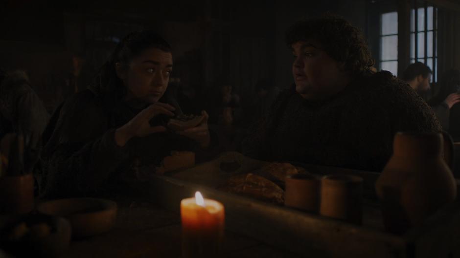Arya eats her pie while Hot Pie grills her about whats been going on.