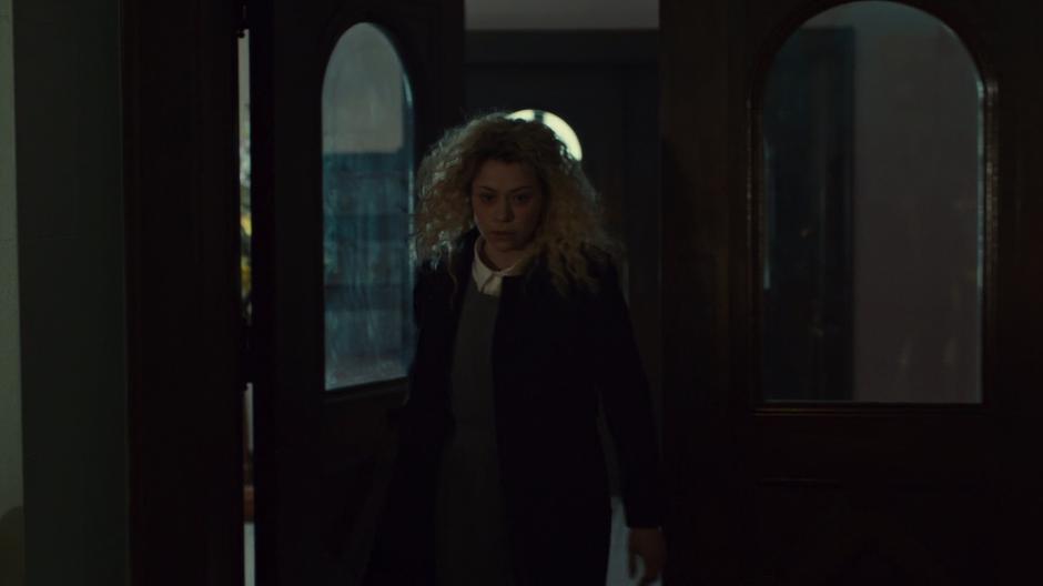 Helena enters the church.