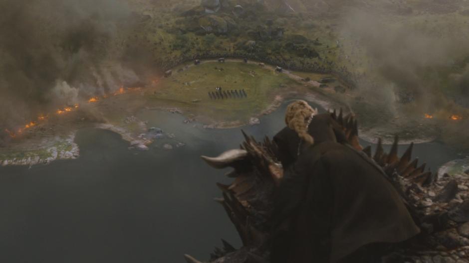 Dany rides Drogon down towards Jaime and the group of archers.
