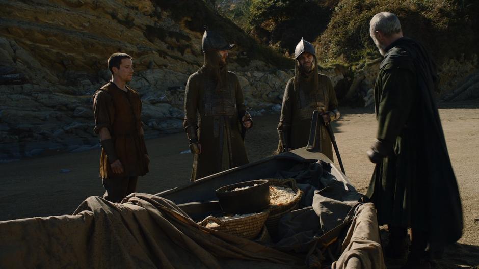 Davos shows the two Goldcloaks the cargo is supposedly smuggling into the city while Gendry watches.