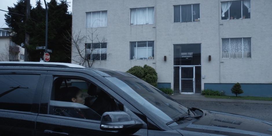 Grant and Carly pull up in front of the apartment building.