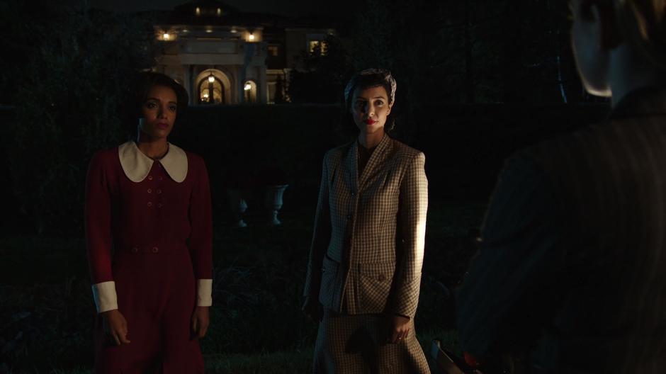 Amaya and Zari listen to Sara's plan to raid the mansion.