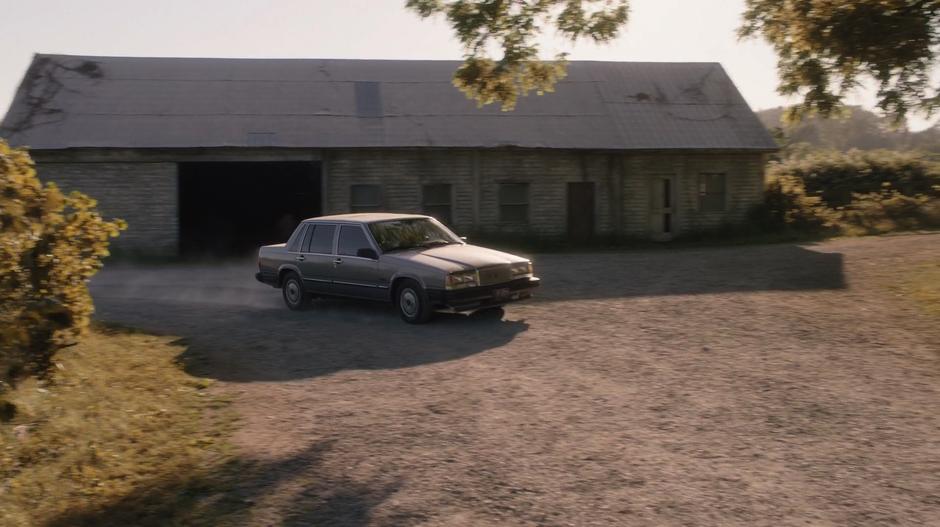 Farah, Todd, and Dirk drive up to the house.