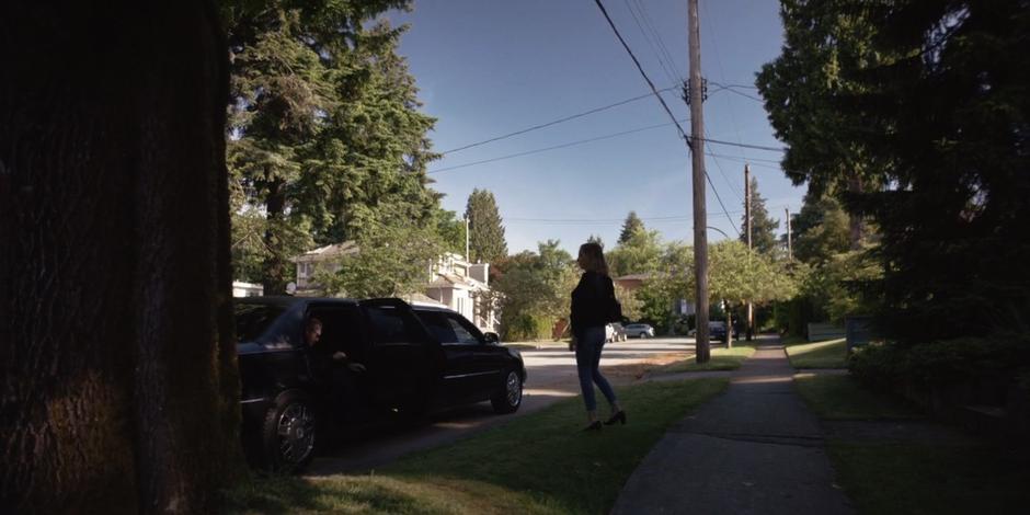 Marcy stops as traveler 0029 gets out of his limo to talk with her.