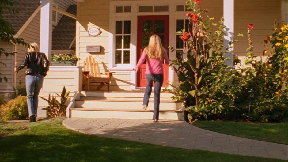 Juliet and one of the party guests run up to their hiding places at the front of the house.