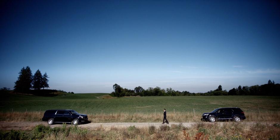 Grant walks towards Vincent's SUV at the meeting spot.