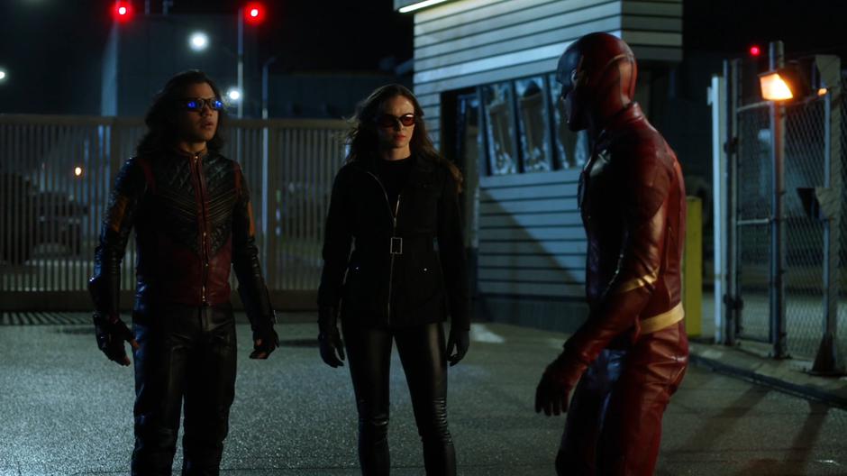 Cisco, Caitlin, and Barry appear in the front of the facility and prepare to enact their plan.
