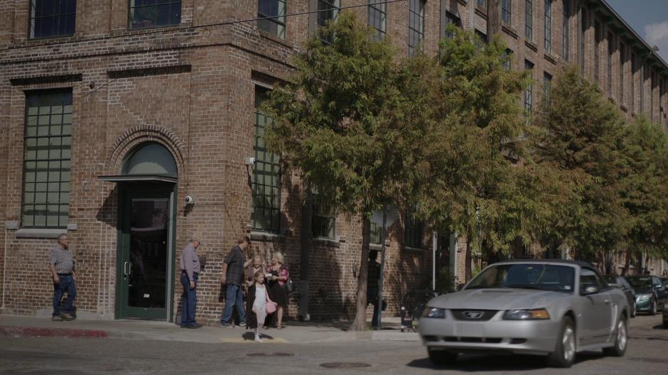 Young Tandy tries to cross the busy street.