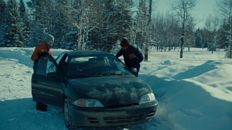 Robin and Jeremy get back into the car to drive back to town.