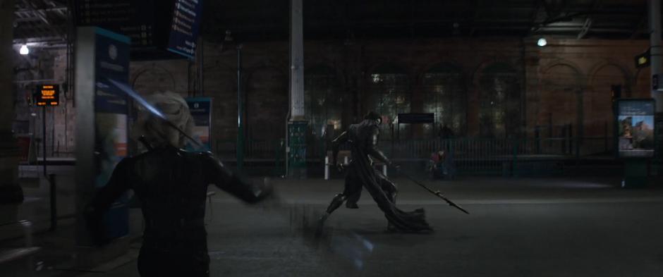 Natasha runs up to Ebony Maw with her weapon drawn.