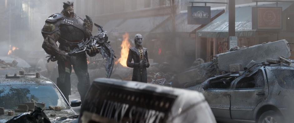 Ebony Maw talks to the Avengers while Cull Obsidian stands behind him.