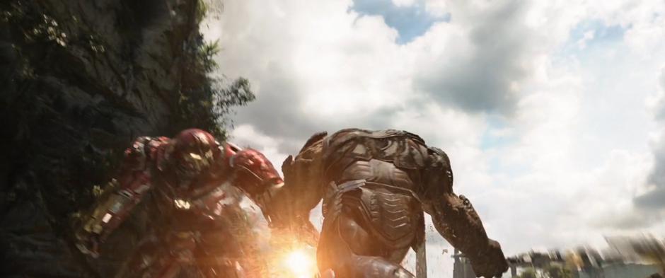 Bruce fights with Cull Obsidian in the Hulkbuster suit.