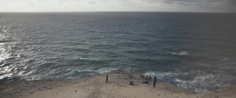 Han and Chewie watch as Beckett collapses to the ground after being shot by Han.