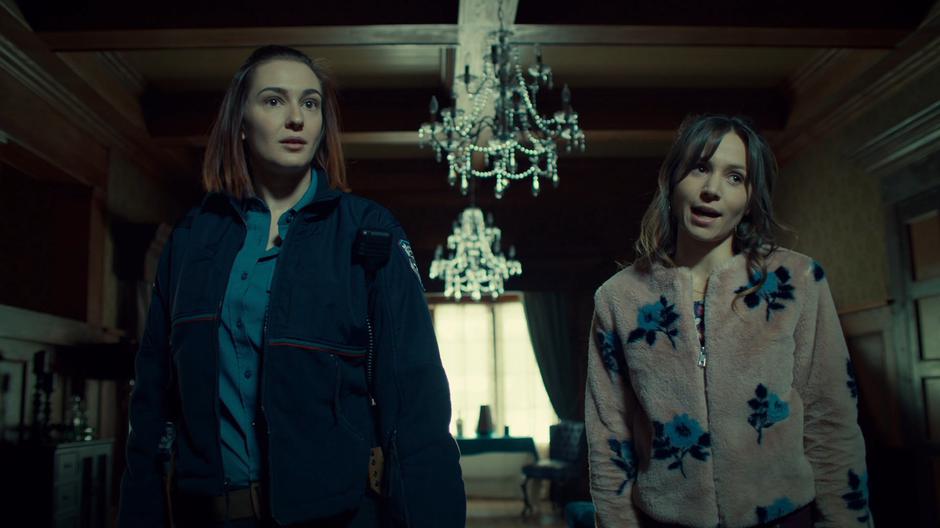 Waverly says hey to Mercedes with Nicole.
