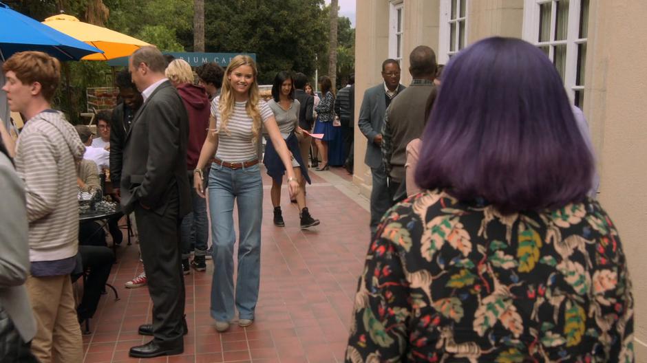 Karolina smiles as she walks up to Gert on the terrace.