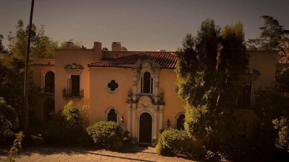 Establishing shot of the front of the Dean mansion.