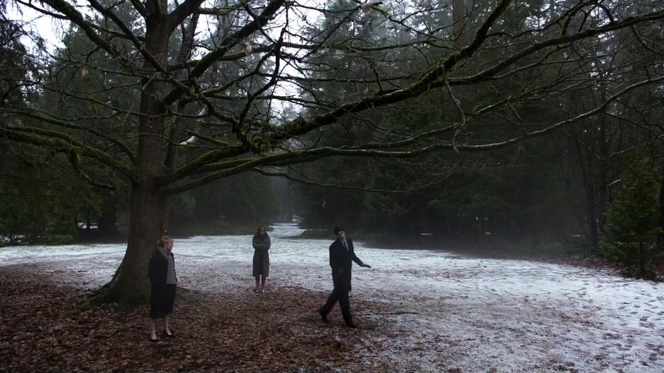 Sara, Kendra, and Ray gather under a tree and discuss their next plan.