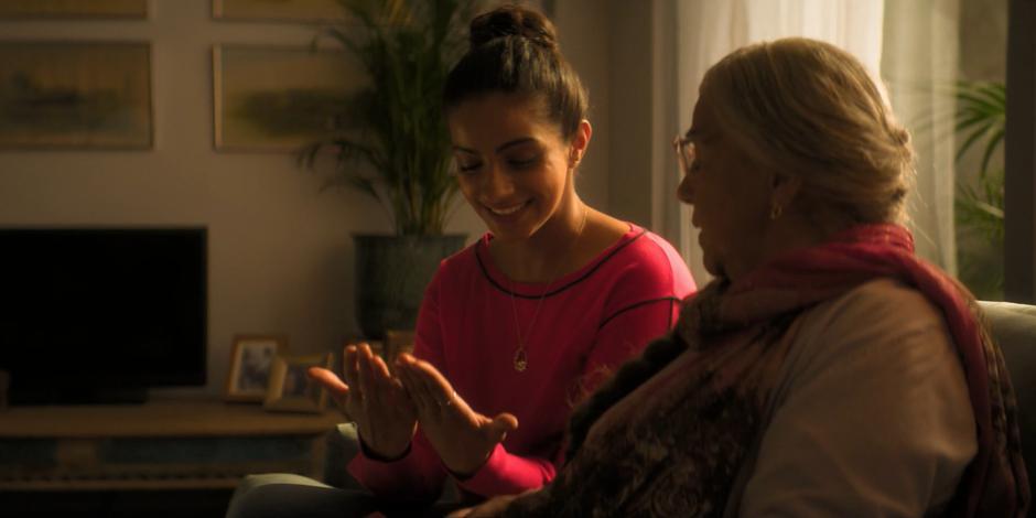 Yasmine shows her nani the henna on her hands.