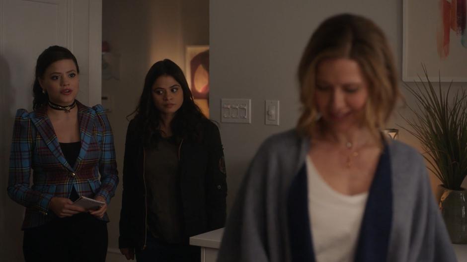 Maggie tells Jenna Gordonson their cover story while Mel looks around the place.