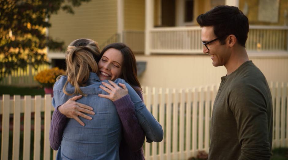 Clark watches as Kara and Lois hug after gettng the good news.