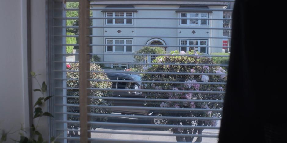 Jessica and Brant Moore pull up in front of the apartment building.