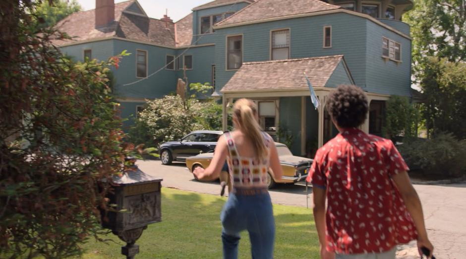 Molly, Karolina, and Alex run over towards the house.