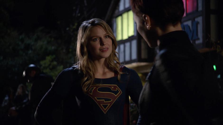 Kara gives Alex a credulous look when she treats her coldly.