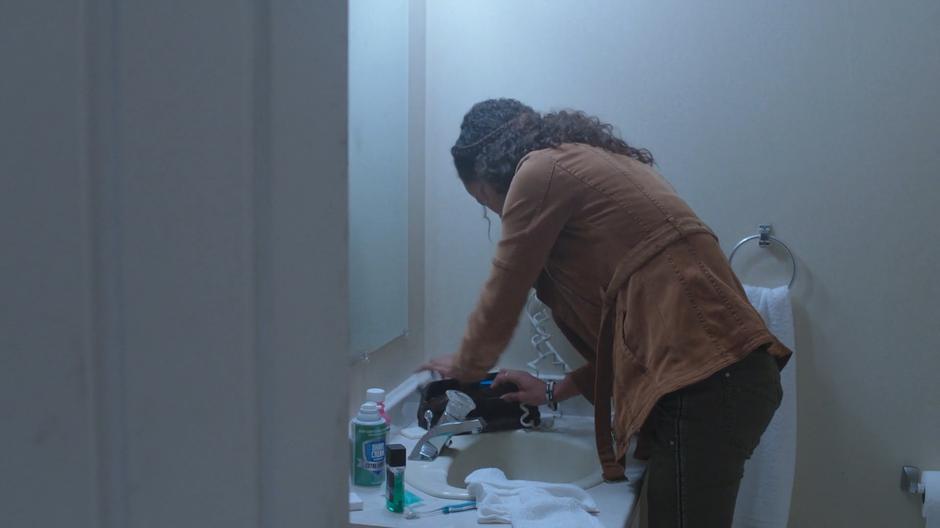 Maddie searches through the bathroom for Susan's missing ring.