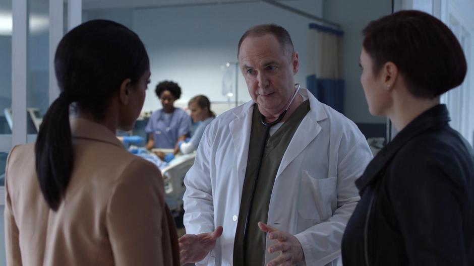 The doctor talks to Kelly and Alex about James's condition.