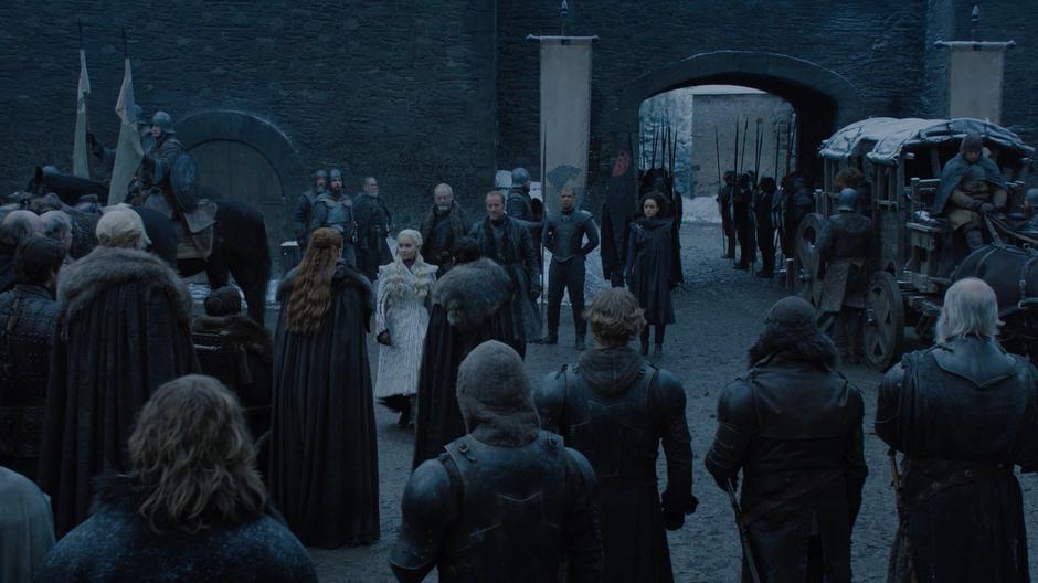 Dany walks over to Sansa as Jon introduces them in the courtyard.