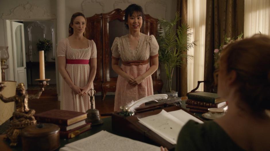 Sara watches as Mona introduces tries to talk to her hero Jane Austen.